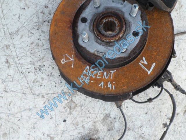 ľavá predná otoč na hyundai accent 1,4I, náboj kolesa, 
